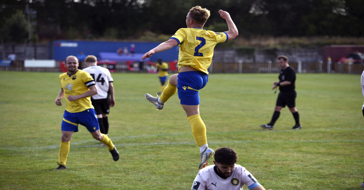 Padiham win table-topping clash 3-1